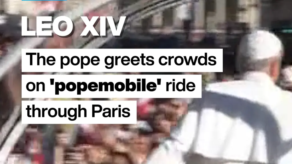 Em Paris, o Papa Leo XIV cumprimentou as pessoas de um popemobile depois de falar sobre paz e alertar contra perder a h…