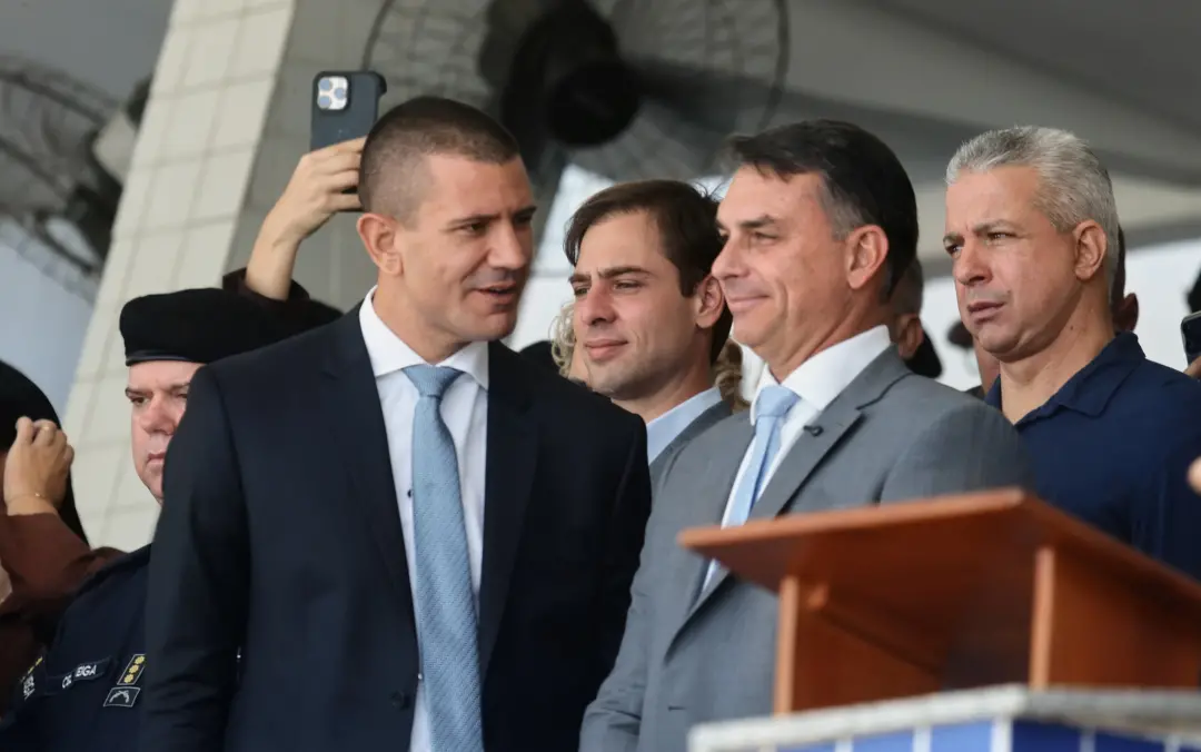 Flavio Bolsonaro atacou a medida provisória de Lula para proibir as bets, chamando de atitude populista. Ele foca na le…