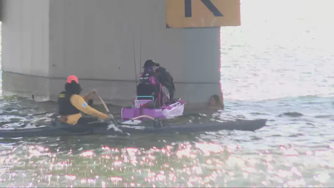 Lago Paranoá, em Brasília, teve resgate de mulher que afogava na manhã de sexta. A pescadora Luciana Matos ajudou com c…