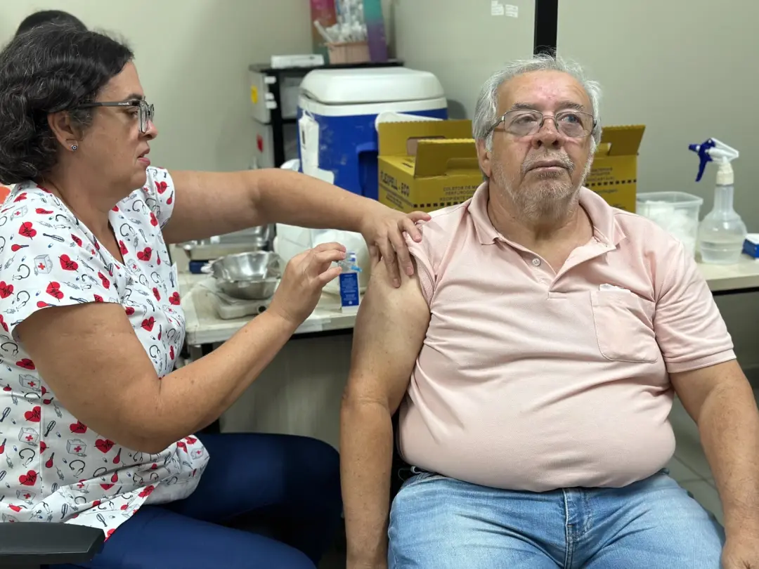 Em Goiânia começou a vacinação para idosos com 85 anos ou mais contra pneumonia e meningite. Essa proteção contra 20 so…