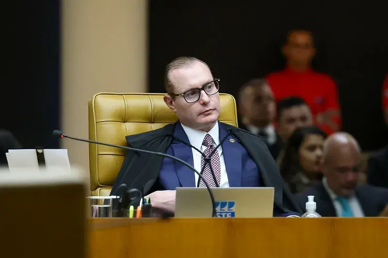 Ministro do STF negou liminar para forçar Senado a avançar com a CPI do Banco Master. Isso reacende o debate sobre o di…