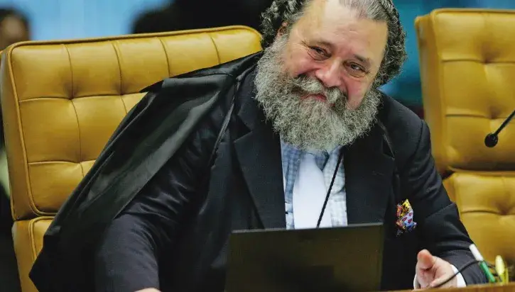 Eros Grau, ex-ministro do STF, alerta que a Corte deixou de decidir pela Constituição, optando por razoabilidade e prop…