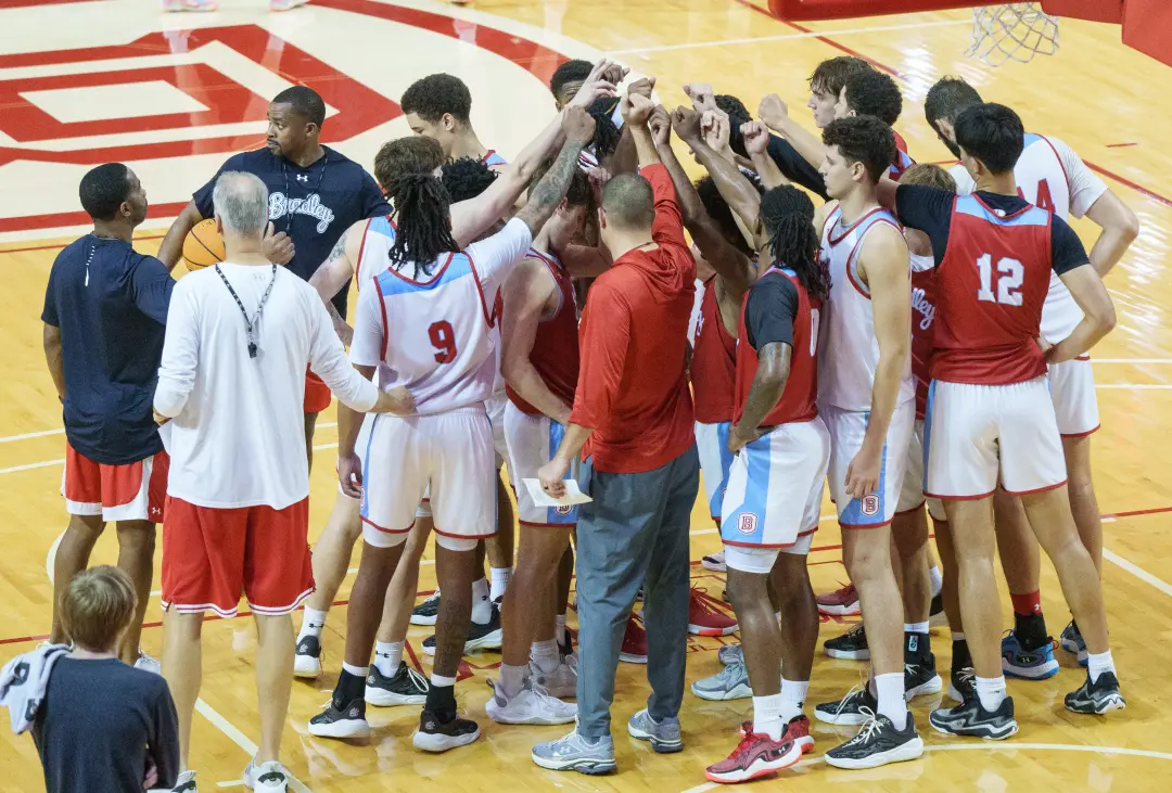 Red-White Showcase em Peoria, em 17 de outubro, com os times Bradley Braves masculino e feminino. Ver os times com novo…