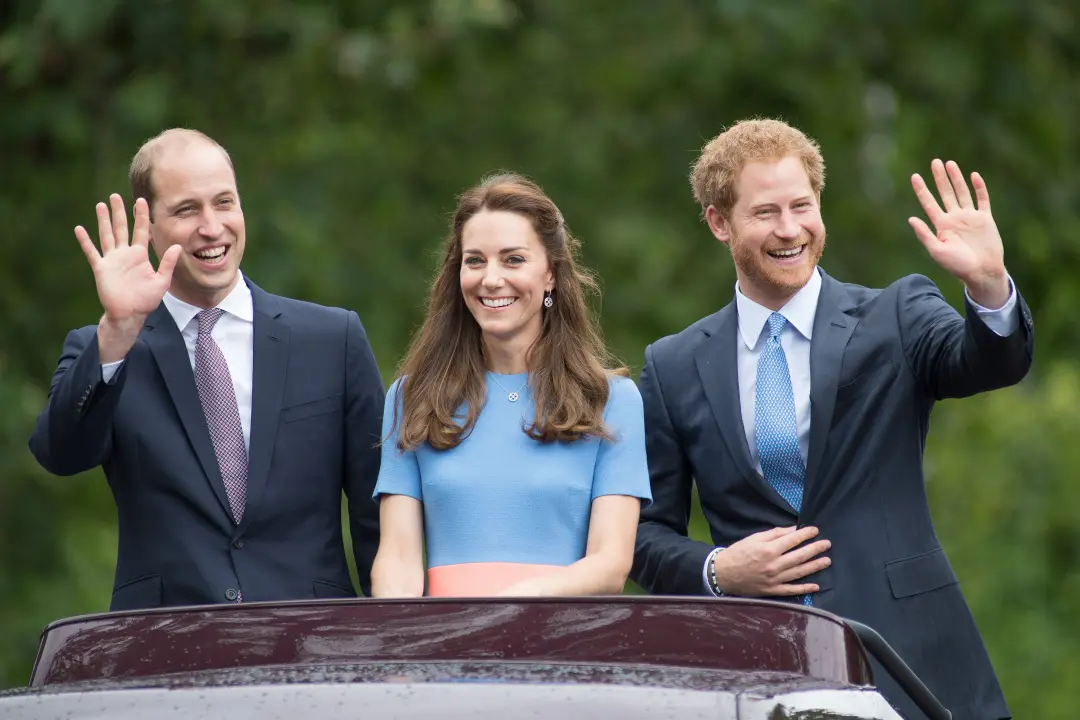 Omid Scobie abordou a relação dos dois irmãos em um documentário da ABC News Studios sobre o retorno de Harry e Meghan …