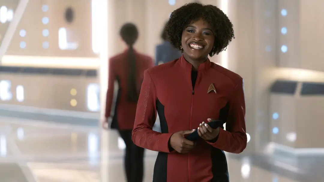 Celia Rose Gooding interpretou duas versões da Tenente Nyota Uhura no final da temporada 4 de Star Trek: Strange New Wo…