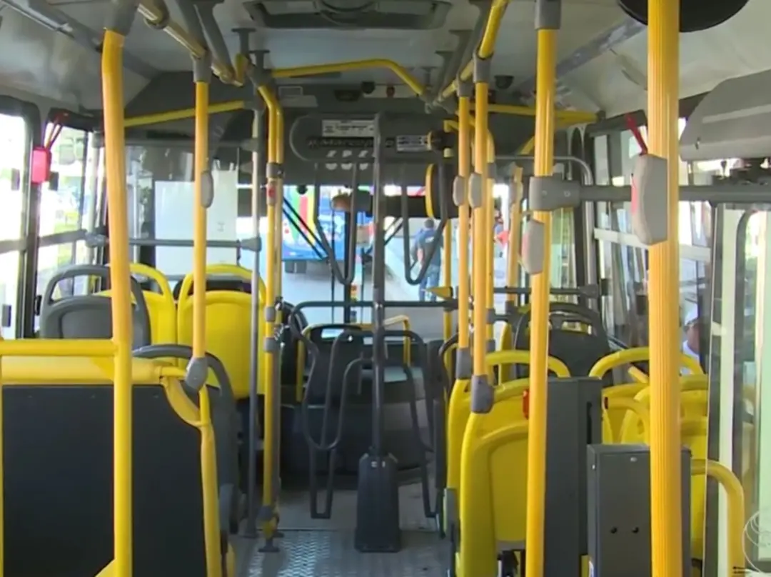 Prefeita assina decreto para passe livre no transporte coletivo em Aracaju durante as Eleições 2026. É uma medida que g…
