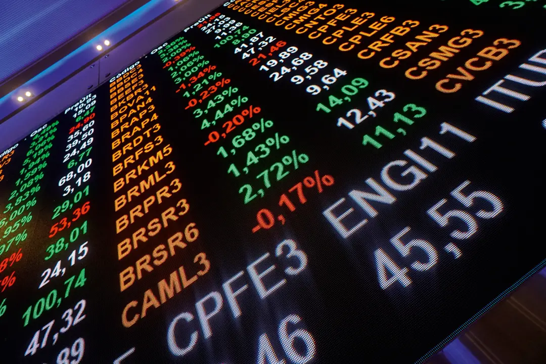 Ibovespa caindo 0,71% nesta sexta-feira, indo pelo terceiro dia consecutivo. O movimento reflete a aversão ao risco, em…