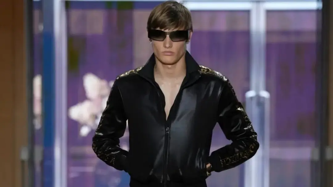 Milão, Gucci, João Hilbert, 18 anos. Estreia internacional do filho de Fernanda Lima na Semana de Moda de Milão. É um p…