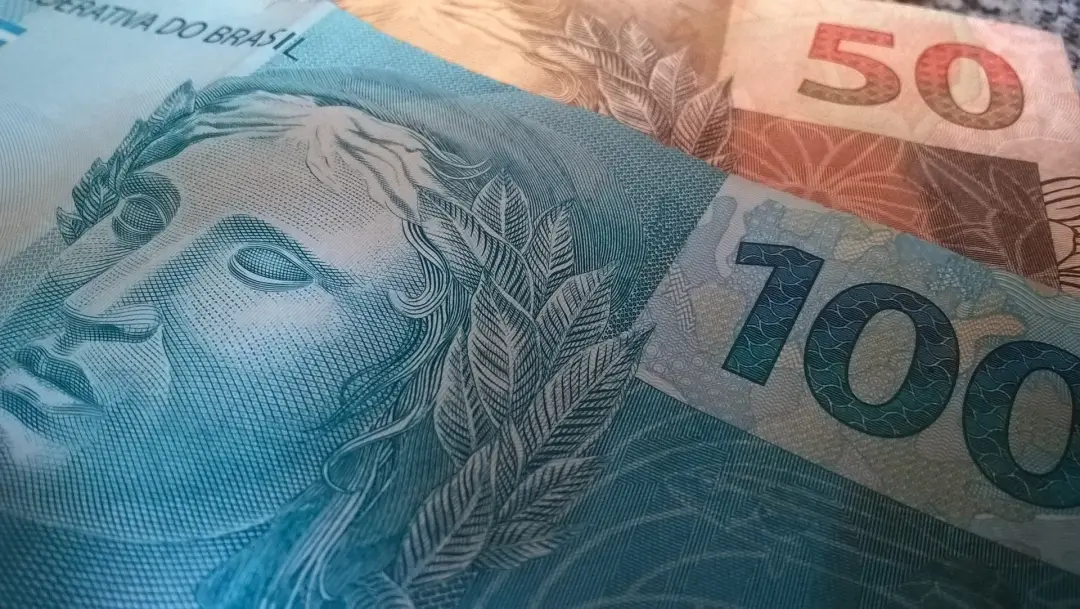 Taxas do Tesouro Direto recuaram mesmo com IPCA-15 de setembro acima do esperado. O alívio vem por sinais de trégua no …