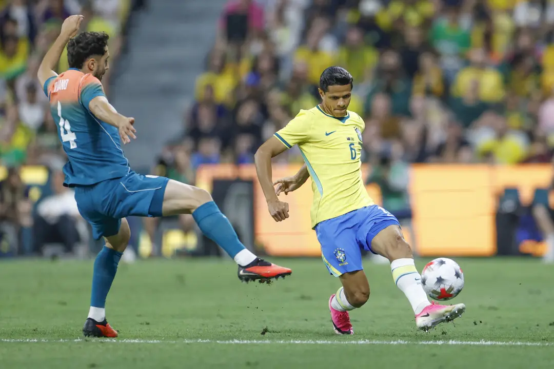 O Brasil empatou em 1 a 1 com a Austrália em Townsville, no primeiro amistoso pós-Copa. O esquema de quatro atacantes n…