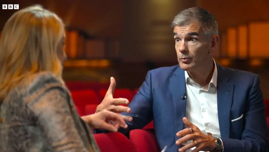 Matt Brittin, diretor da BBC, sinalizou que cortes de redes de TV e rádio podem acontecer para economizar 500 milhões d…