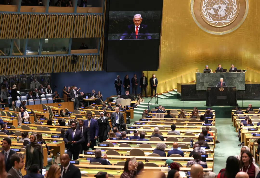 Netanyahu discursou na ONU enquanto Abbas enviou um vídeo gravado. A diferença central é o reconhecimento do direito do…