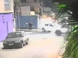 Pinheiros, São Paulo, registrou um atropelamento com três vítimas após um carro invadir a calçada de um bar. A situação…