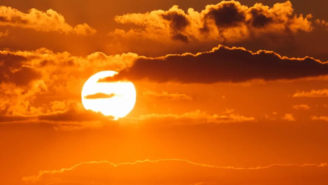 Alerta vermelho de grande perigo para 8 estados do Brasil, com temperaturas podendo passar de 40 graus no Centro-Sul. O…