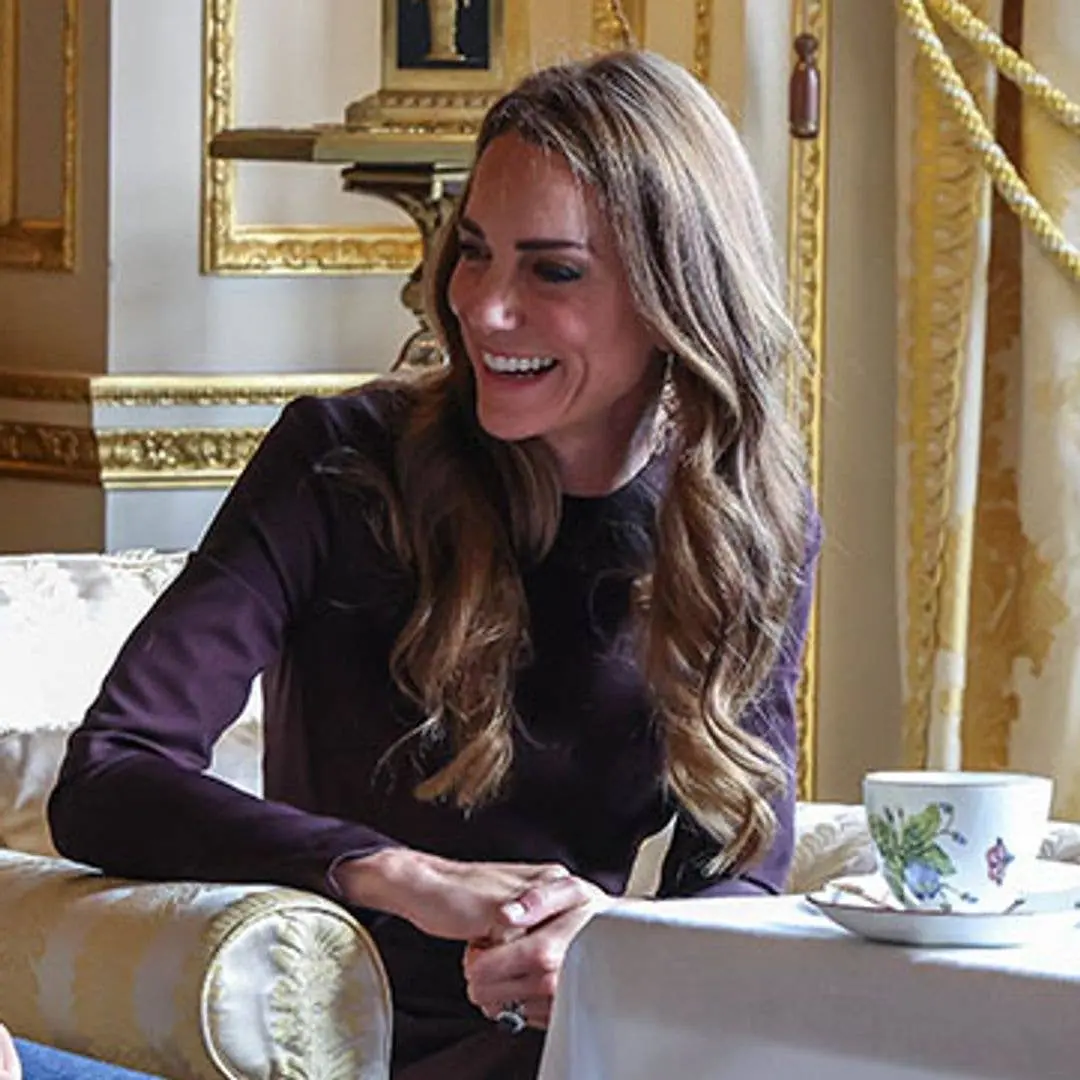 Kate Middleton abriu as portas de Windsor Castle para uma festa de chá surpresa, depois de um desafio cansativo. É um g…