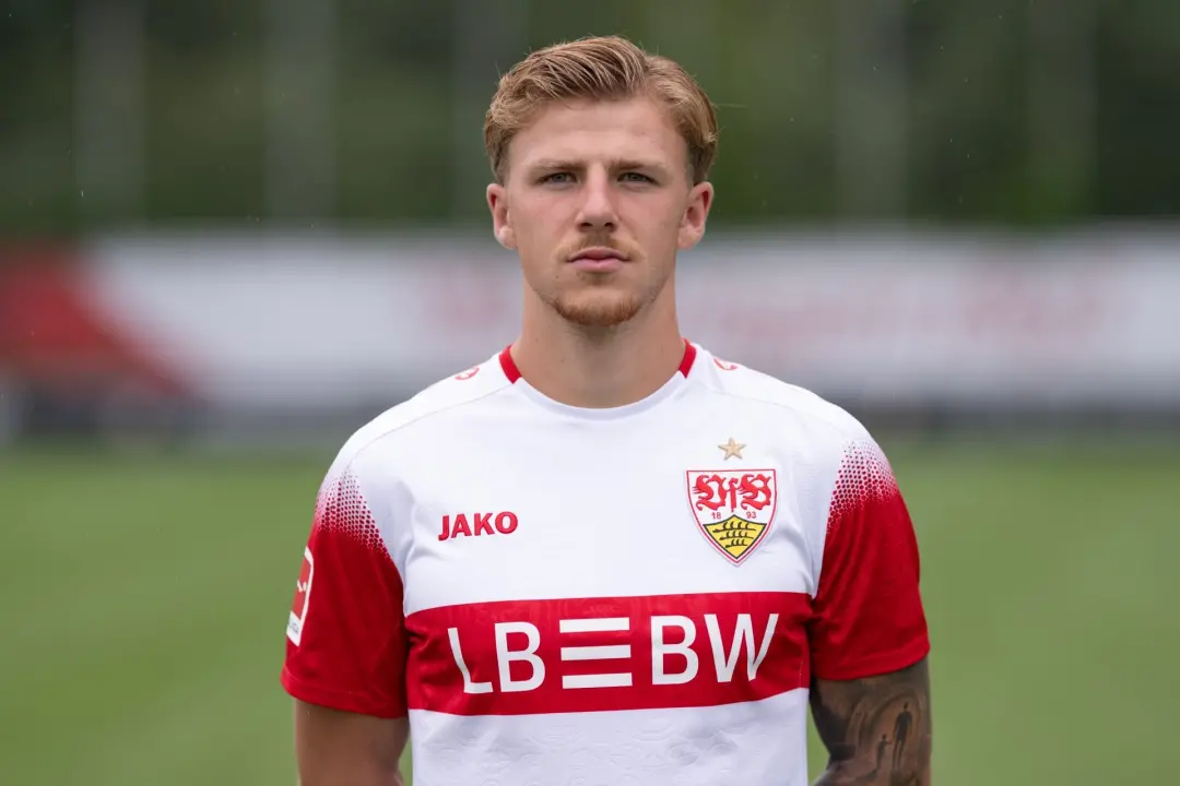 Finn Jeltsch, zagueiro de 20 anos do VfB Stuttgart, está sendo observado pelo Real Madrid. Mesmo com cinco zagueiros no…