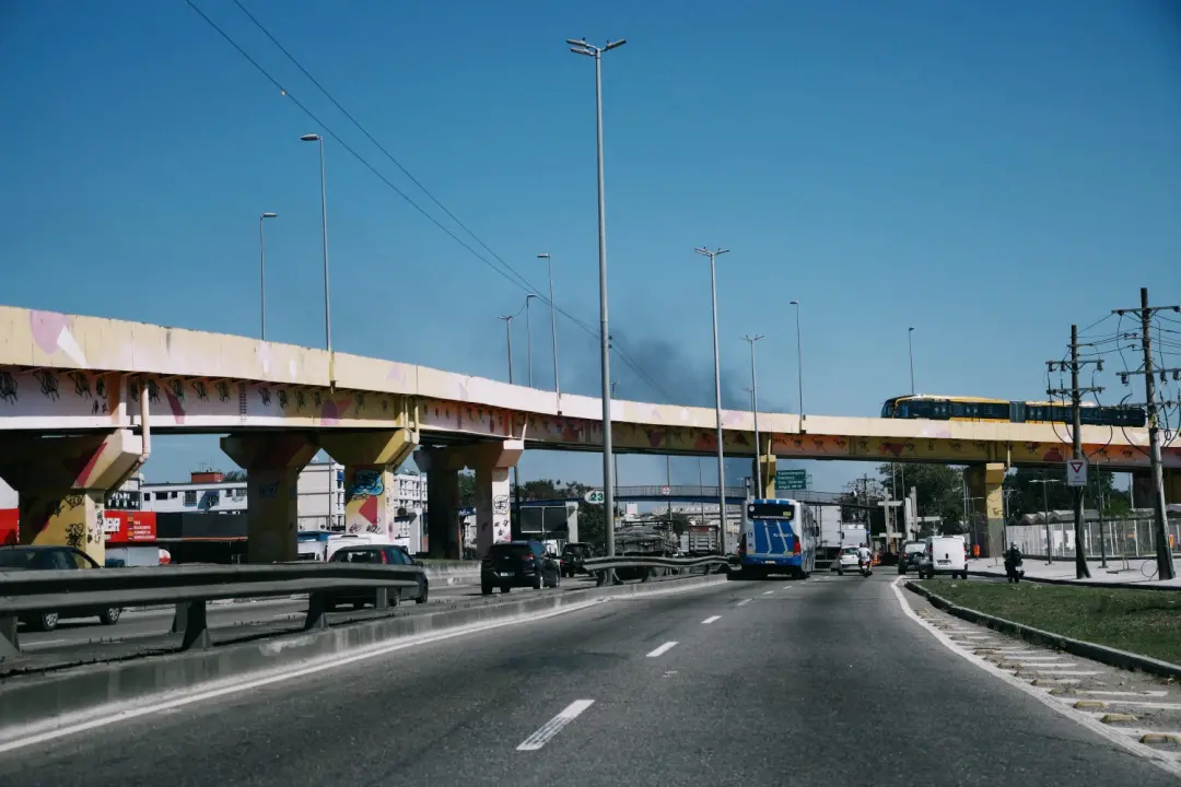 A Avenida Brasil no Rio acumulou 1.130 vítimas, somando feridos e mortos, sendo a via com maior fluxo da cidade. Esse v…