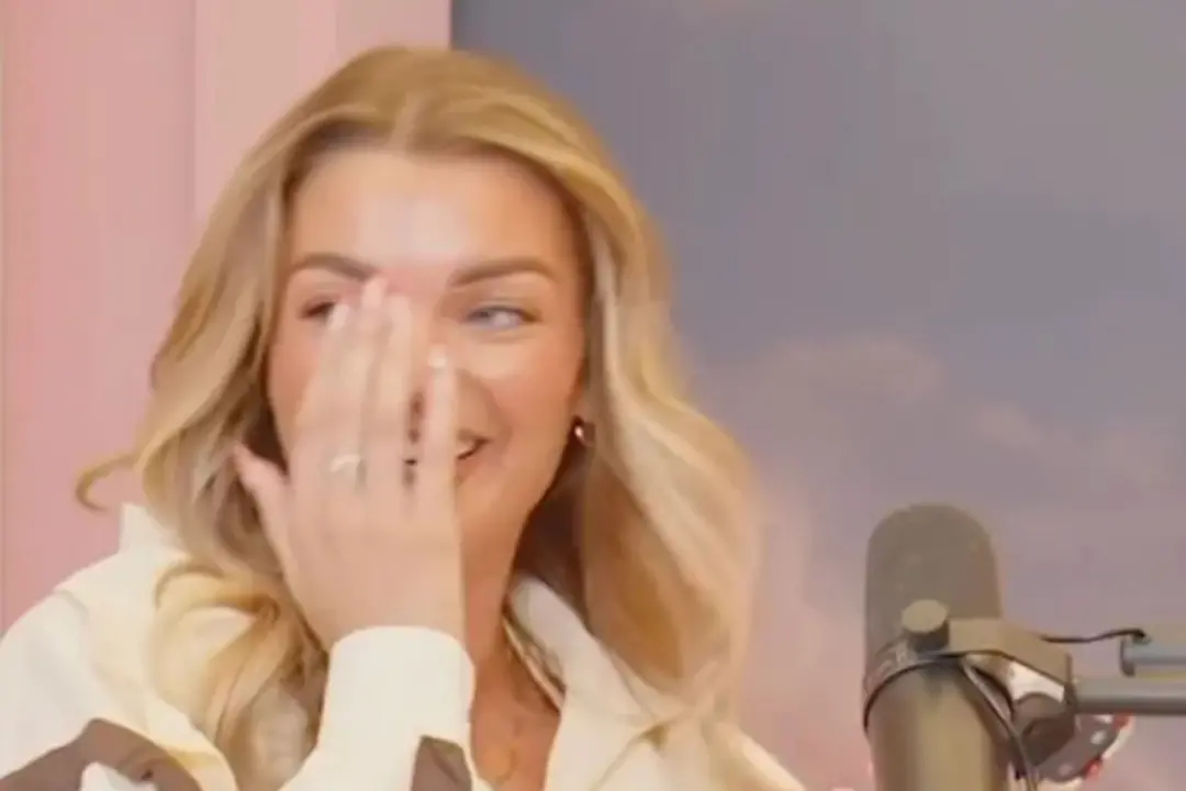 Helena Ford, estrela do Love Island, contou no podcast que mandou um DM picante pro DJ famoso e ele simplesmente sumiu.…