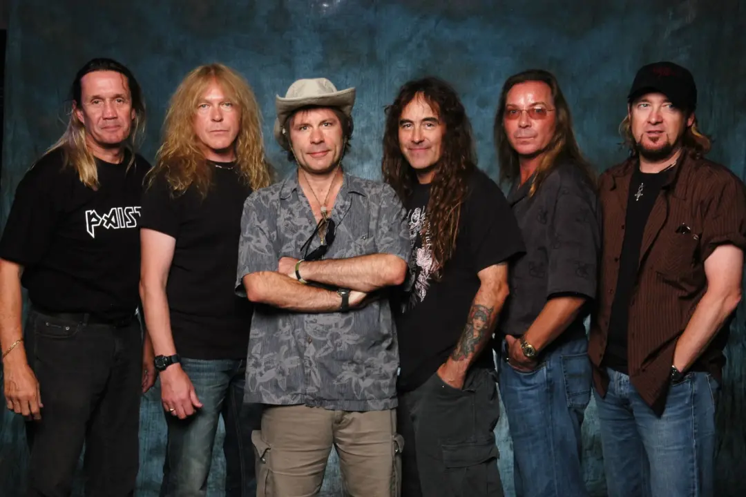 Nicko McBrain, baterista do Iron Maiden, vai apresentar um show de curry em um parque de férias na País de Gales. É mei…