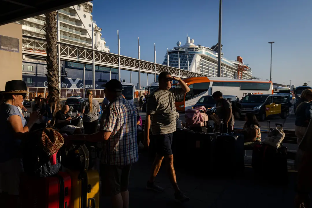 Barcelona vai aumentar a taxa turística para cruzeiros de passagem até 30 euros por dia em 2030. O aumento progressivo …