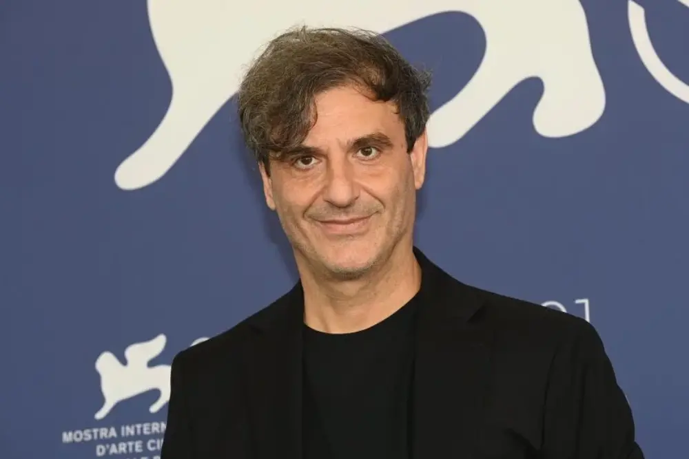 Alexandros Avranas, diretor que ganhou o Leão de Prata por Miss Violence, vai dirigir a adaptação grega da série The Ot…