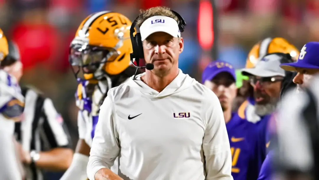 Nome Kiffin e resultados de ano um. Com uma derrota de 32 a 24 para Ole Miss, as chances do LSU no CFP caíram, reforçan…