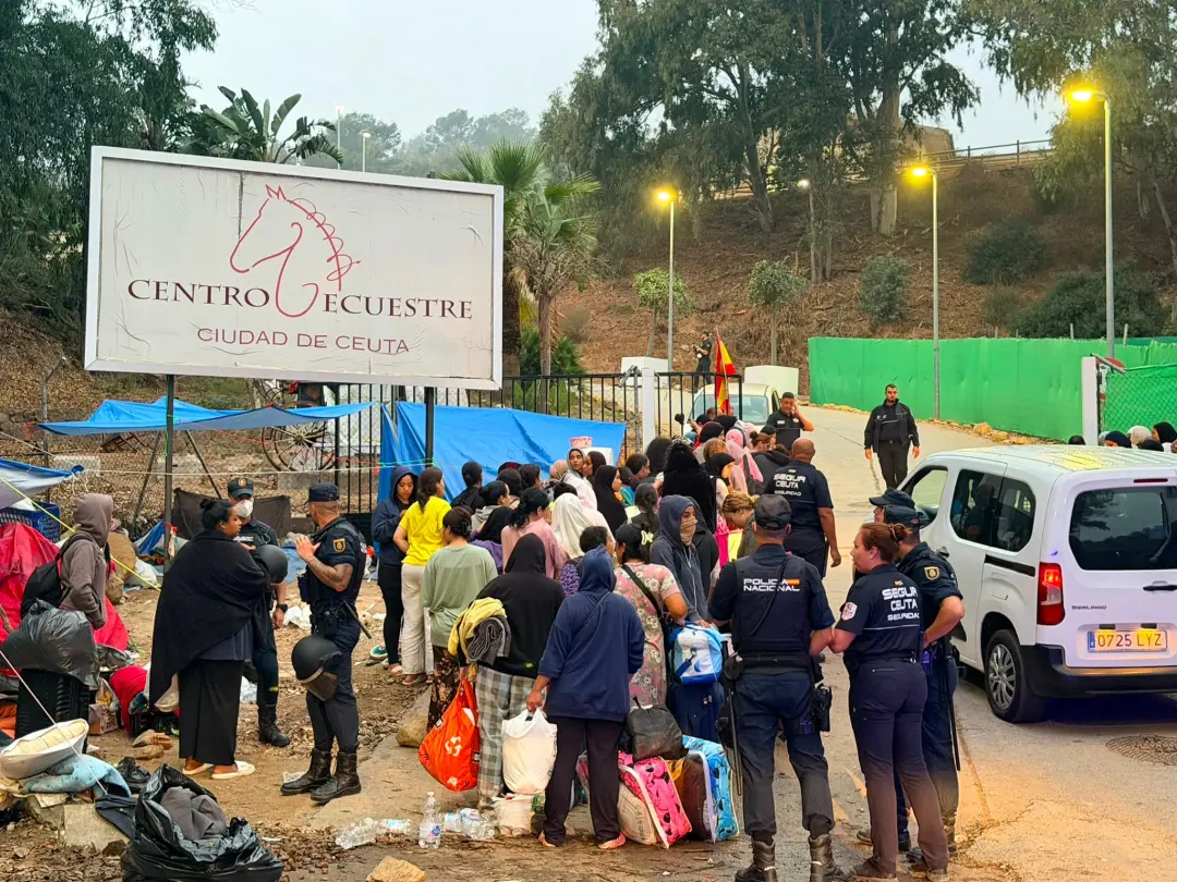 Ceuta recebeu mais 66 vagas no centro de acolhimento La Hípica para mulheres e menores. Esse aumento é um paliativo, ma…