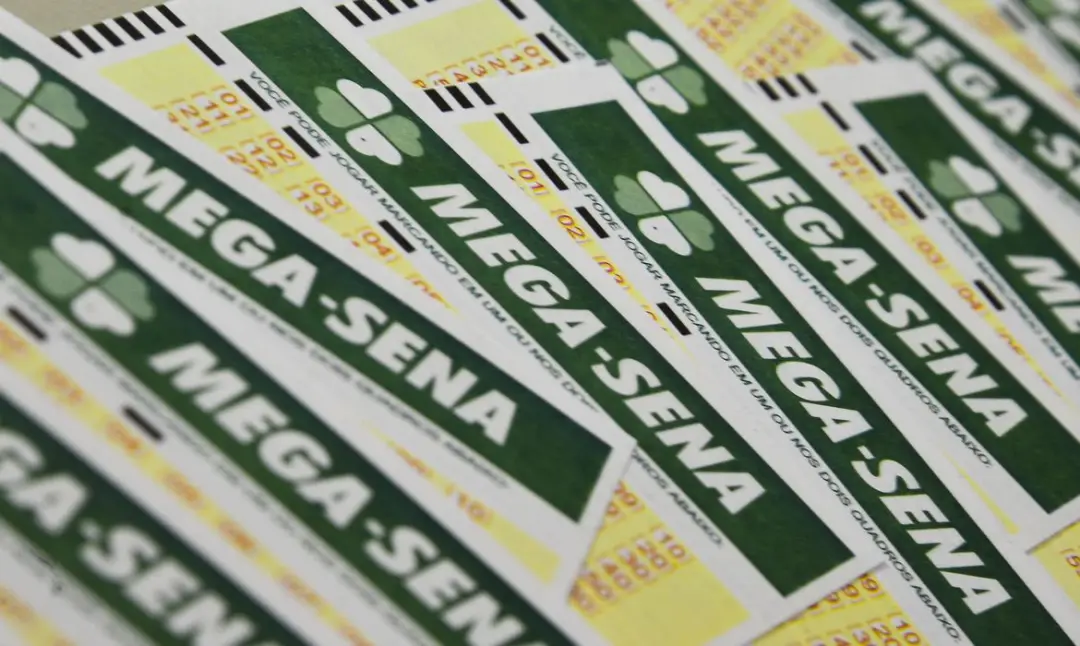 Mega-Sena acumula e o prêmio chega a 45 milhões para o sorteio de domingo. É bom ter essa chance, porque a gente tá sem…