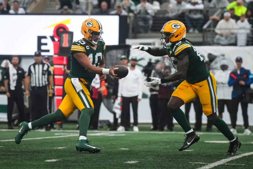 Lambeau Field viu os Falcons baterem os Packers, e a corrida do Green Bay foi péssima, com apenas 17 jardas em nove ten…