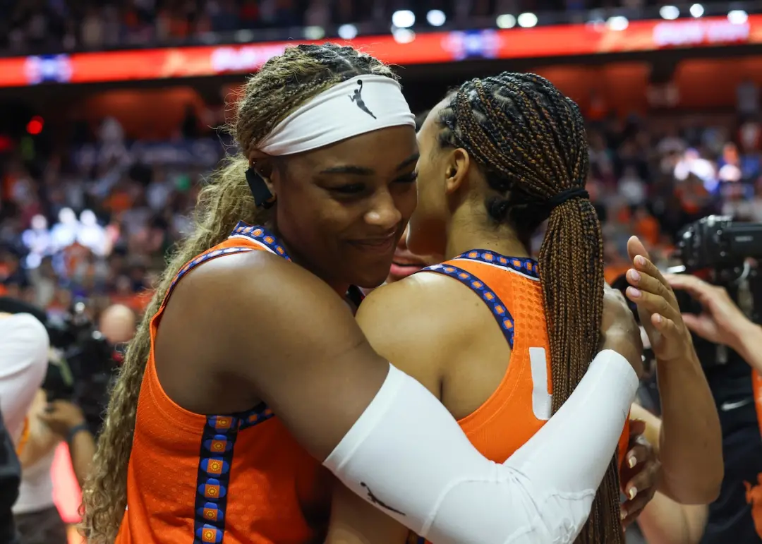 Mohegan Sun Arena viu o Connecticut Sun ganhar sua partida final com torcida lotada. A equipe venceu o Toronto Tempo po…