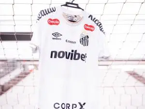 Santos fecha contrato com a Adidas por seis anos, mesmo vendo a Umbro fazer contraproposta. A permanência com a Adidas …