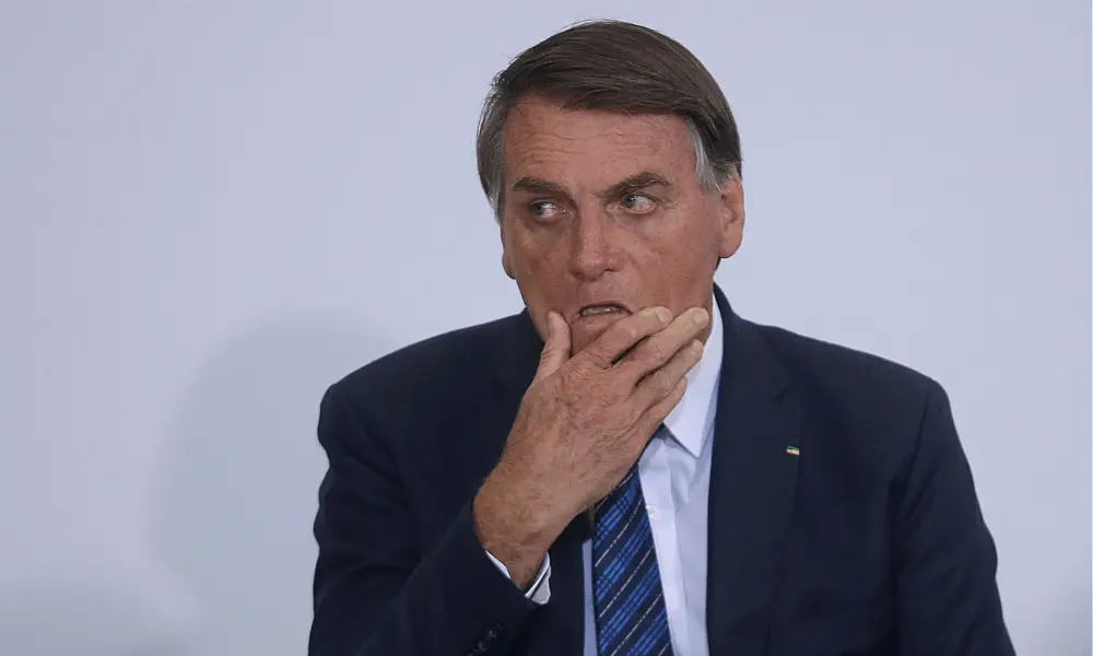 Plenário do TSE liberou o uso de imagens de Bolsonaro em santinhos por 5 a 2. A decisão contrariava uma liminar anterio…
