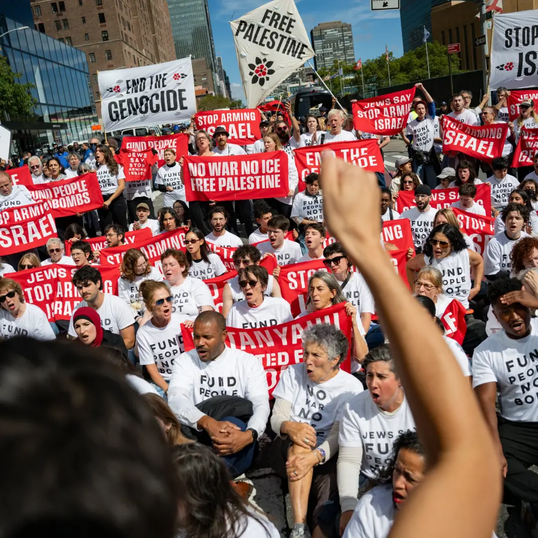 Cerca de cem pessoas foram detidas em manifestações em Midtown Manhattan enquanto o primeiro-ministro israelense falava…