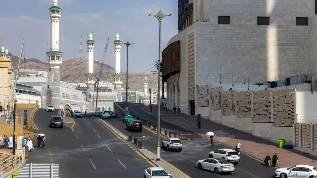 Missisilos Houthi foram interceptados na Arábia Saudita, e a França prometeu defender o terminal de petróleo em Yanbu. …