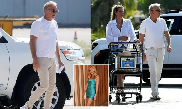 Kevin Costner, aos 71 anos, foi visto saindo de jatinho particular na Riviera Americana para um show na Califórnia do S…