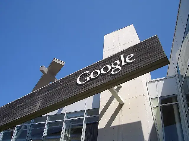 Satélite MVP do Google com quatro TPUs foi testado em laboratório em São Francisco. Essa tentativa de levar data center…
