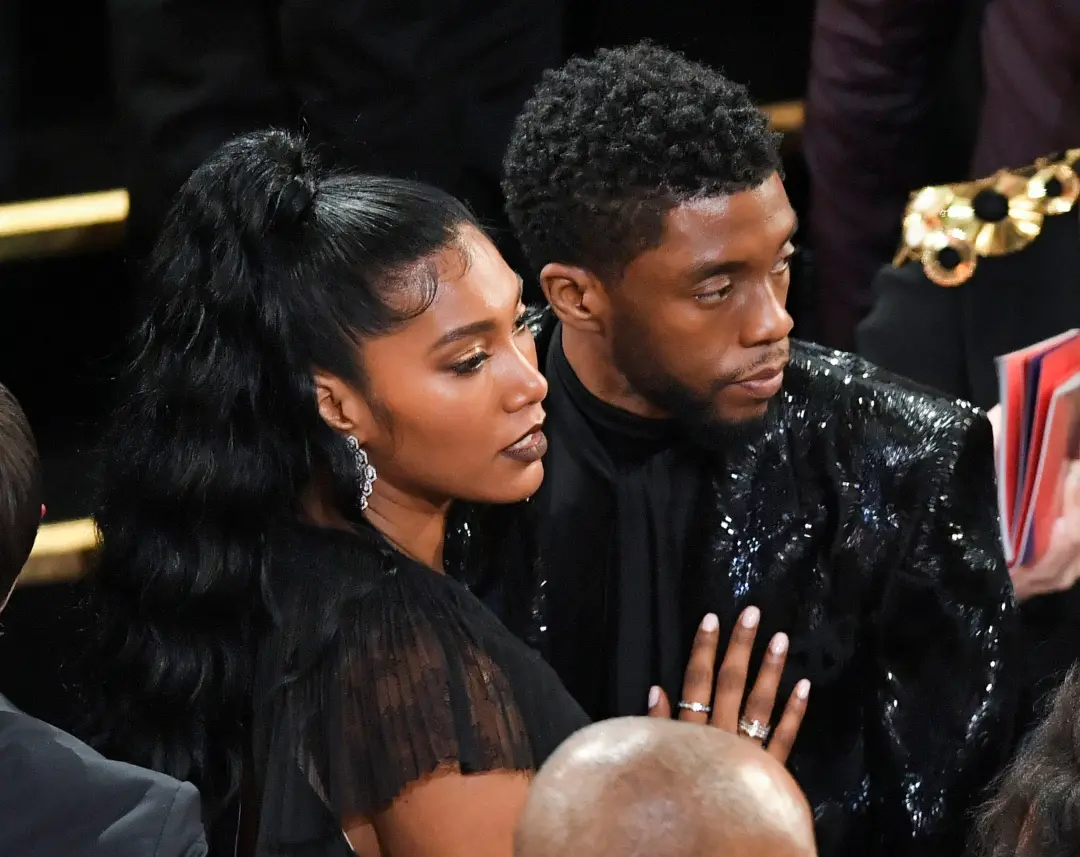 A viúva de Chadwick Boseman chamou processo da família de espetáculo de relações públicas sem coração. Os documentos mo…