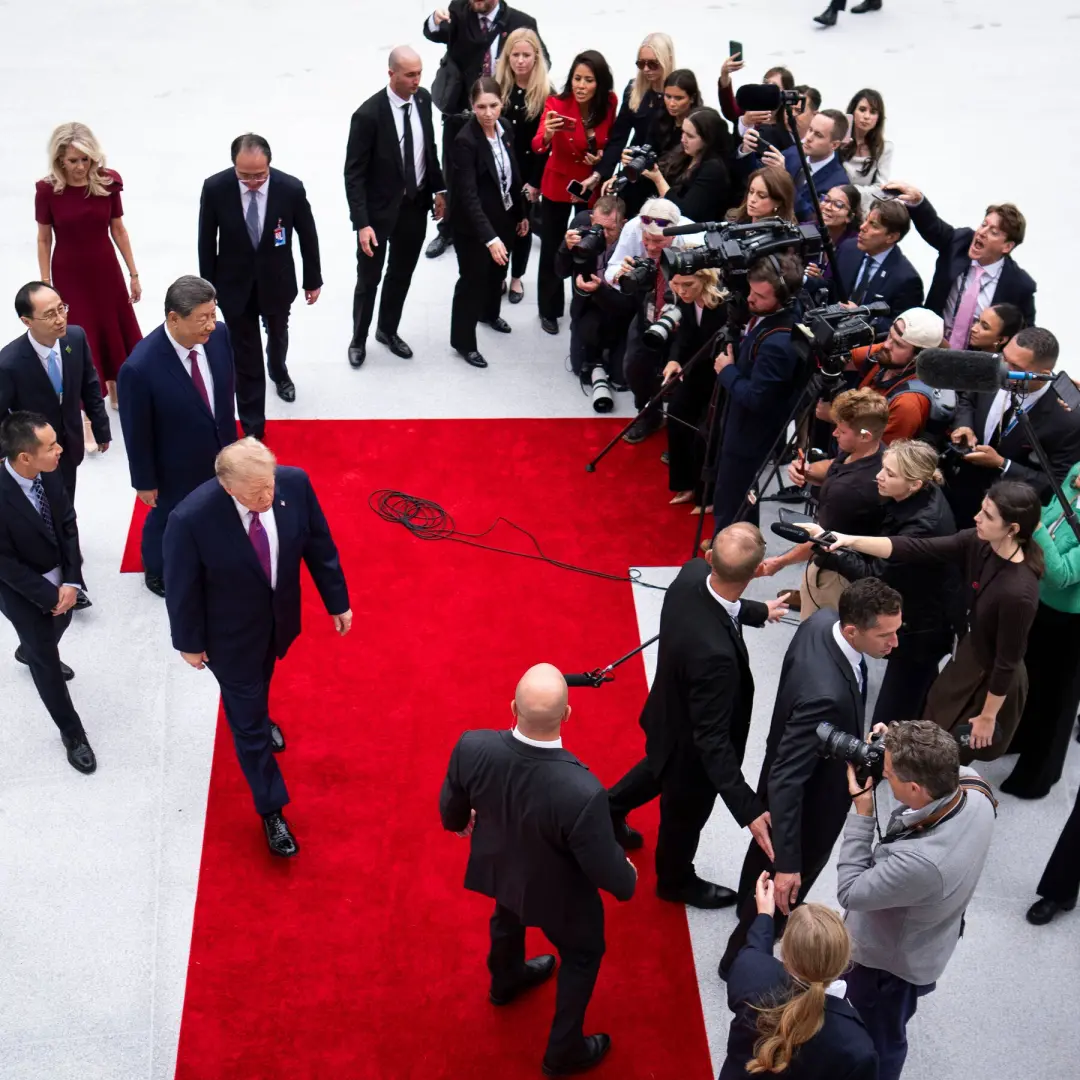 Três veículos de mídia, CNN, MS NOW e Politico, voltaram a ter acesso após decisão judicial contra o Presidente Trump. …