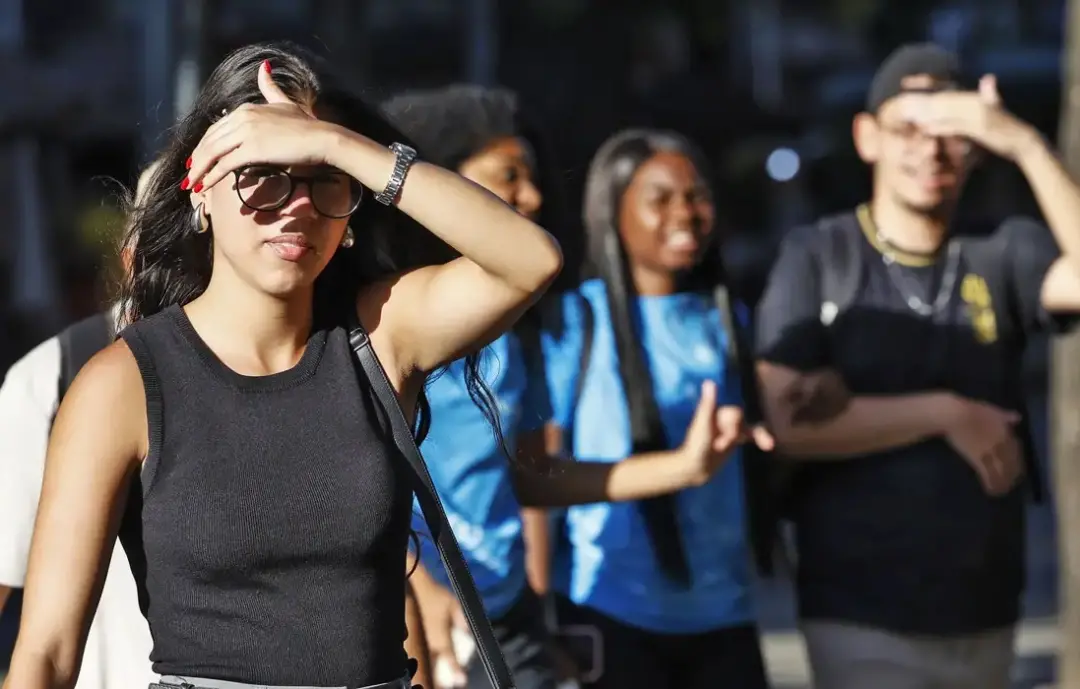 Alerta vermelho de grande perigo para onda de calor em oito Estados, incluindo São Paulo, válido de sábado até quarta. …