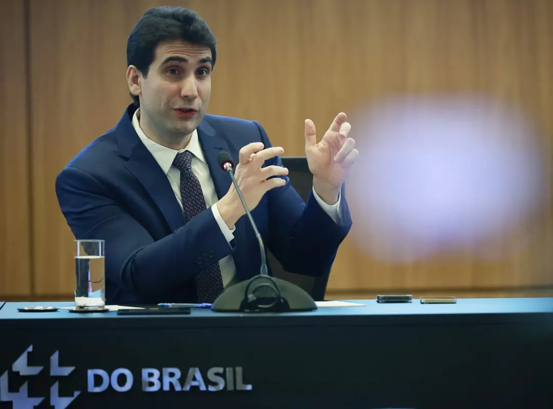 Gabriel Galípolo recebeu intimação da Polícia Federal e deve depor em outubro sobre o caso Master. Essa situação mostra…