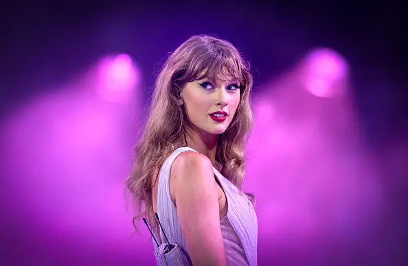Taylor Swift lança o single Patient Zero nesta sexta e os fãs especulam sobre relançamentos de álbuns. A música tem pot…