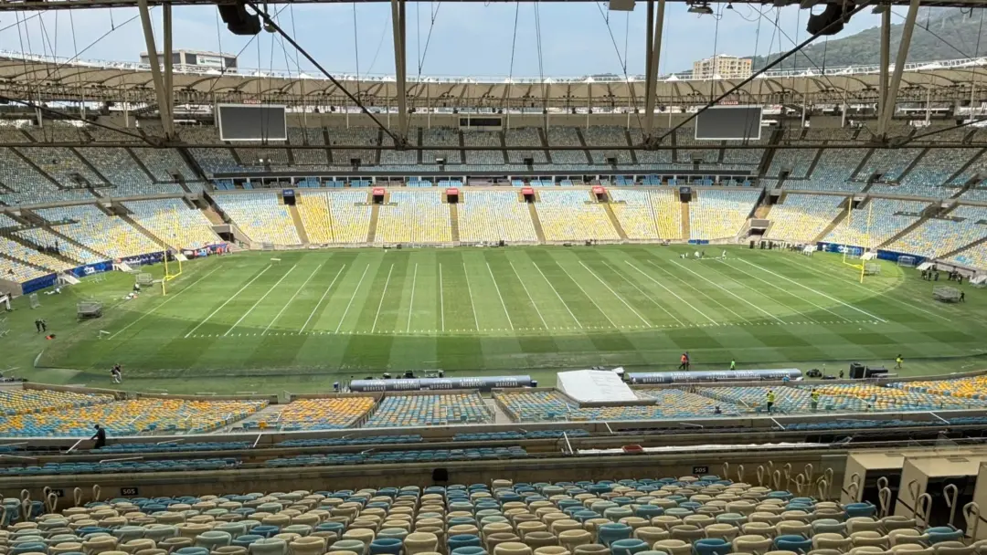 Maracanã recebe fibra sintética no gramado para o jogo da NFL entre Cowboys e Ravens. Reforço estrutural com a GrassMas…