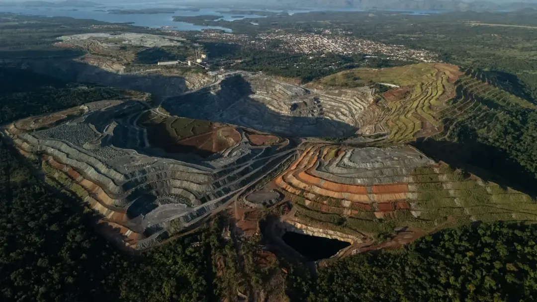 Recursos minerais como terras raras, centrais em tecnologias globais, exigem do Brasil uma posição estratégica na negoc…