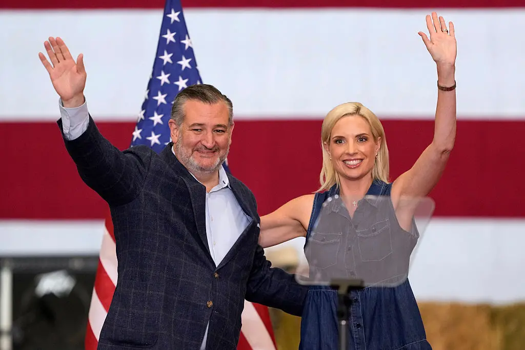 Senate Republicans estão em modo de defesa, focando em manter cadeiras em Texas, Iowa, Maine e Alaska, segundo Tim Scot…