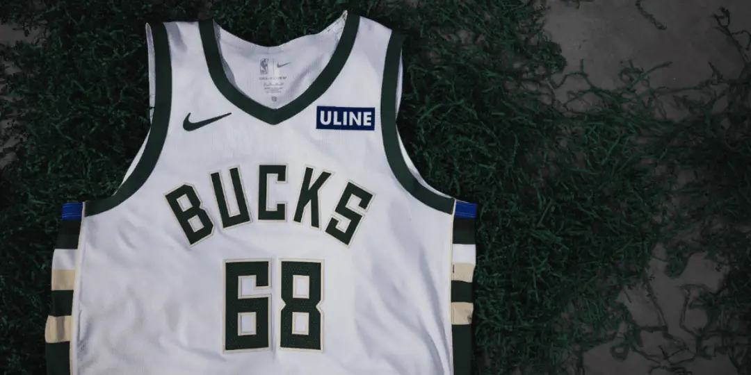 Milwaukee Bucks fechou com a Uline o patrocínio de camisa para a temporada 2026/2027, trocando a Motorola. Essa parceri…