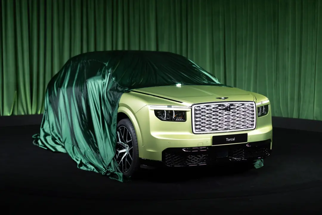 Bentley lança o Torcal, um SUV elétrico com acabamento em lã Merino, custando a partir de 230 mil dólares. A empresa qu…