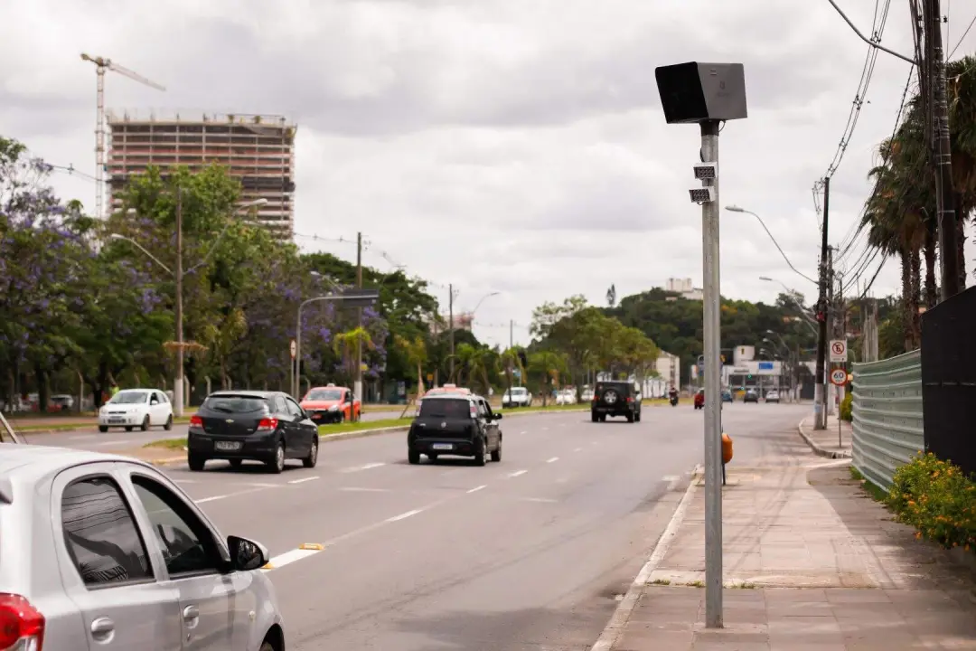 Porto Alegre lança cadastro para câmeras privadas em vias públicas, organizando a instalação de equipamentos particular…