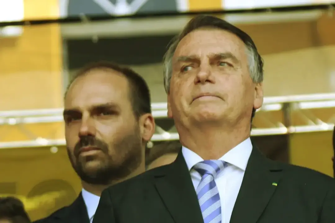 Defesa de Bolsonaro desistiu do pedido de suspensão da pena no STF, mas manteve a revisão criminal para anular a conden…