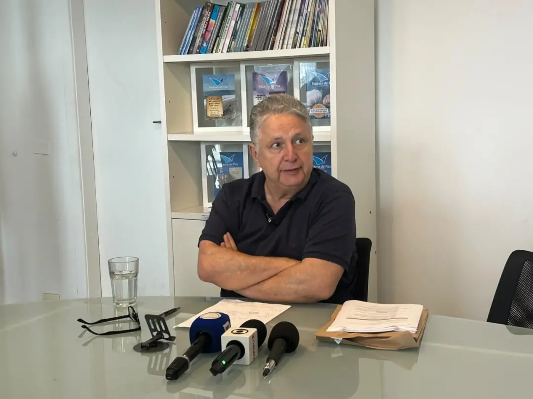 Anthony Garotinho alega estar em um complo para impedir candidatura no Rio, acusando a Justiça Eleitoral do Rio de atra…