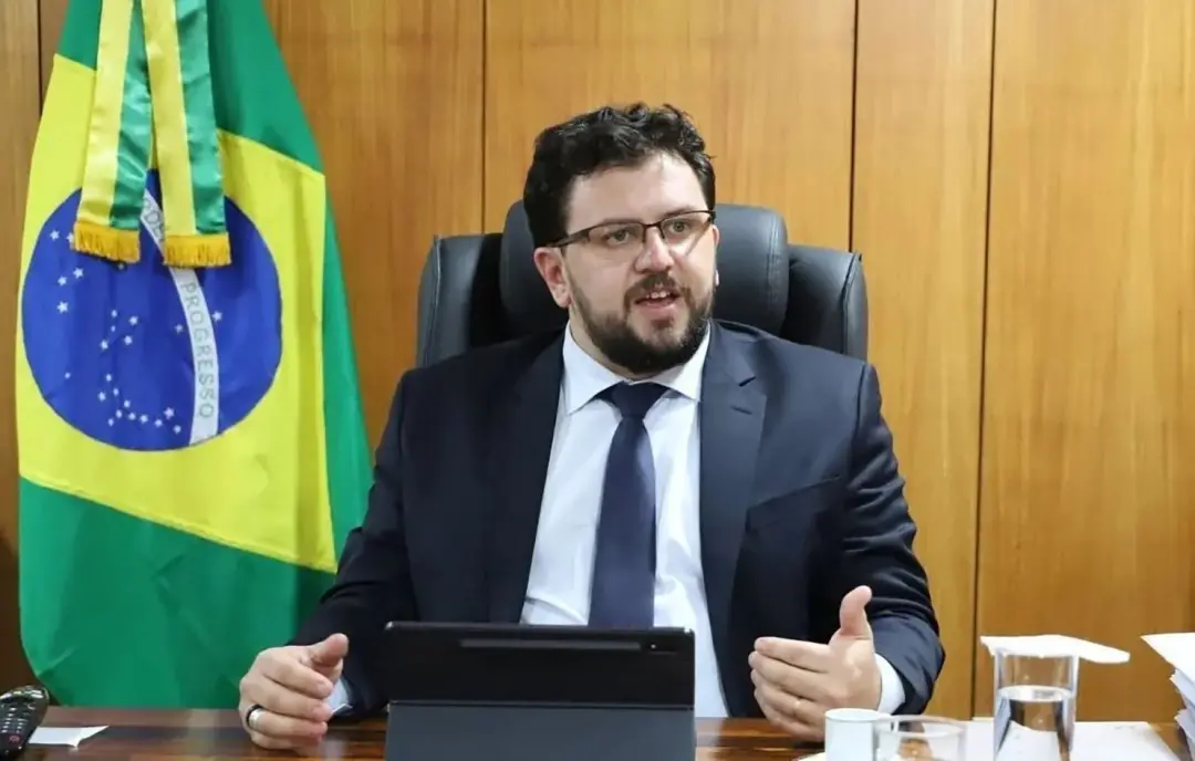 Marco Aurélio Santana Ribeiro, chefe de gabinete de Lula, e advogado de Vorcaro discutiram o Banco Master em grupo de W…
